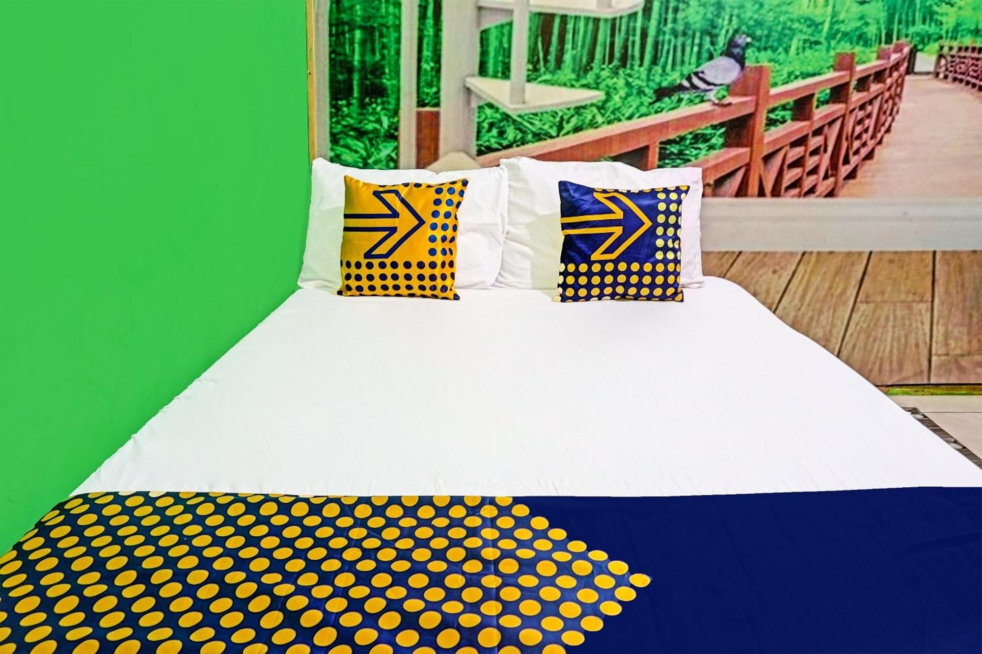Oyo 91697 Nyaman Homestay Syariah Pare Eksteriør billede