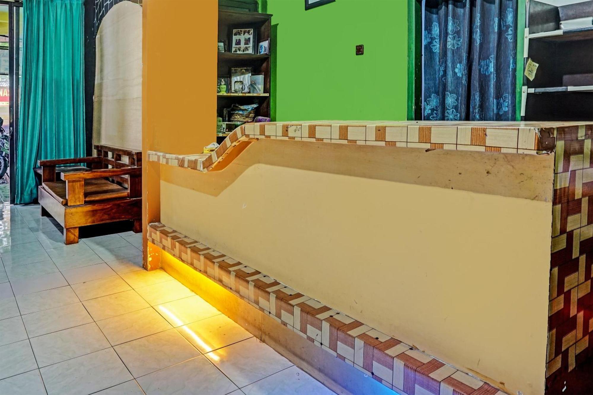 Oyo 91697 Nyaman Homestay Syariah Pare Eksteriør billede